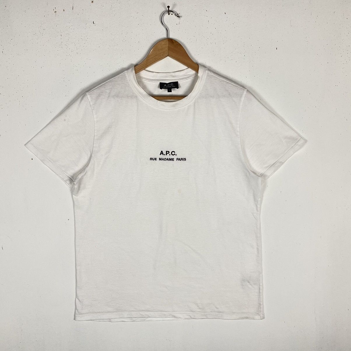 A.P.C. × Japanese Brand A.P.C. RUE MADAME PARIS EMBROIDERY SPELLOUT CENTER LOGO TEE Size US L / EU 52-54 / 3 - 2 Thumbnail