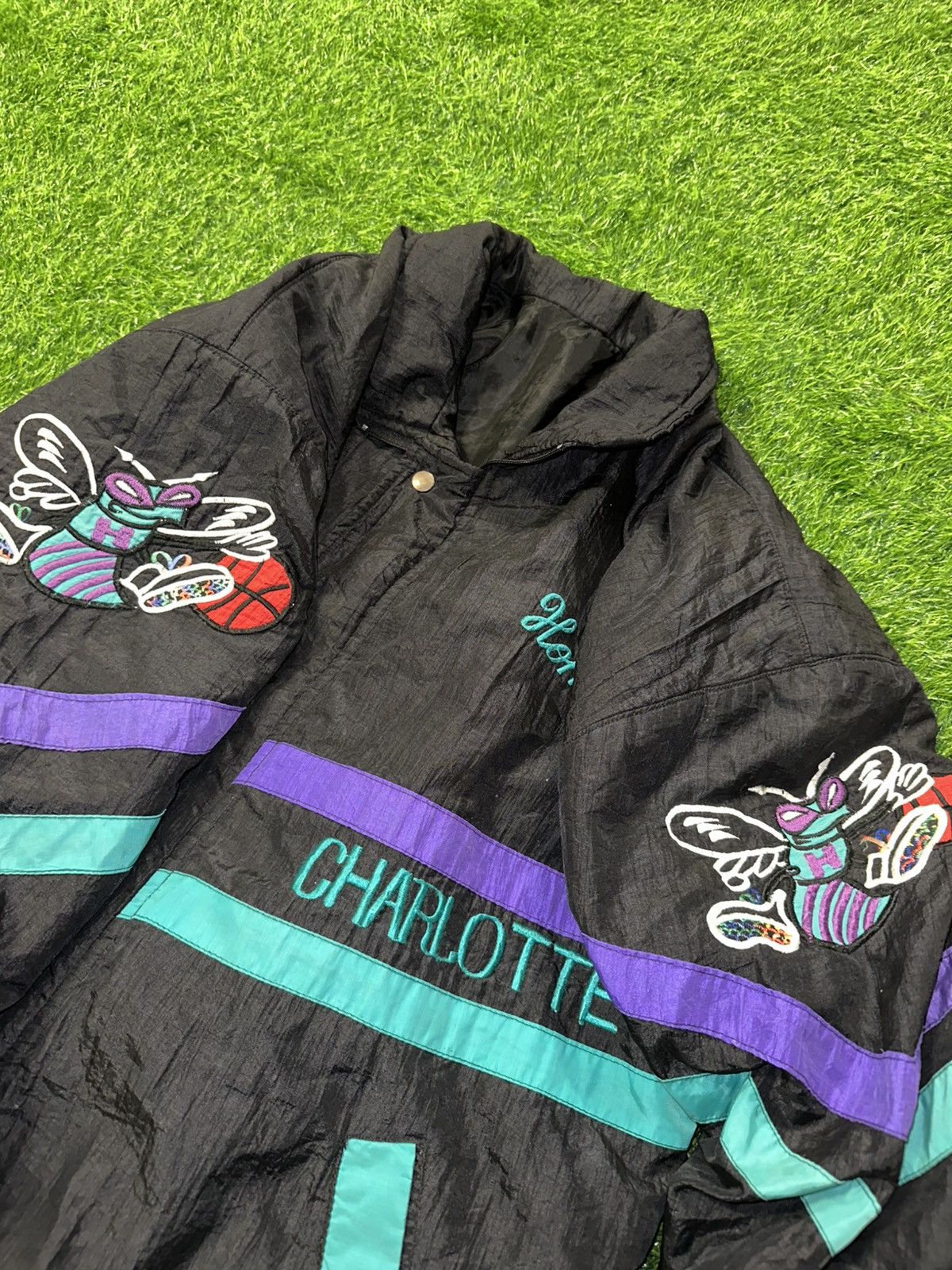 NBA × Vintage Vintage NBA Charlotte Hornets Jacket Size Medium Size US L / EU 52-54 / 3 - 3 Thumbnail