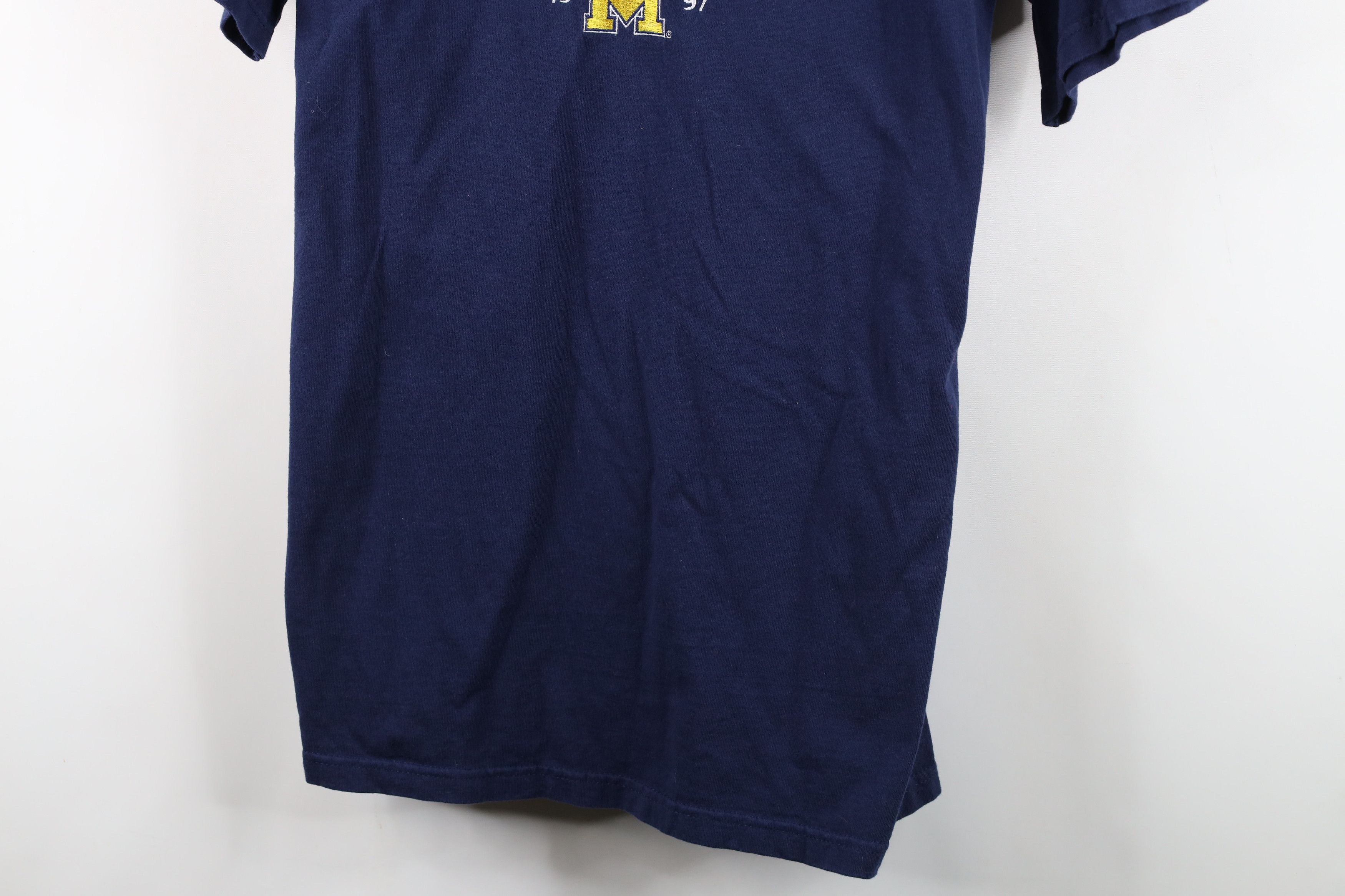 Vintage Vintage 90s University of Michigan Football T-Shirt Blue Size US L / EU 52-54 / 3 - 3 Thumbnail