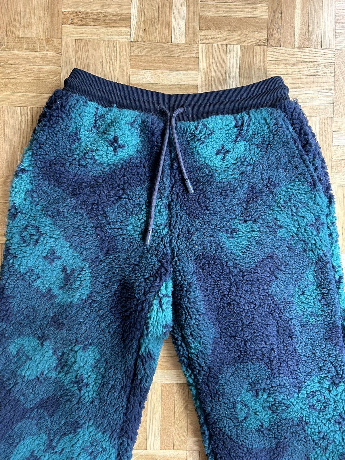 Louis Vuitton 🟢 LOUIS VUITTON 🟢 - Green Camo Monogram Joggers Size US 31 - 6 Thumbnail