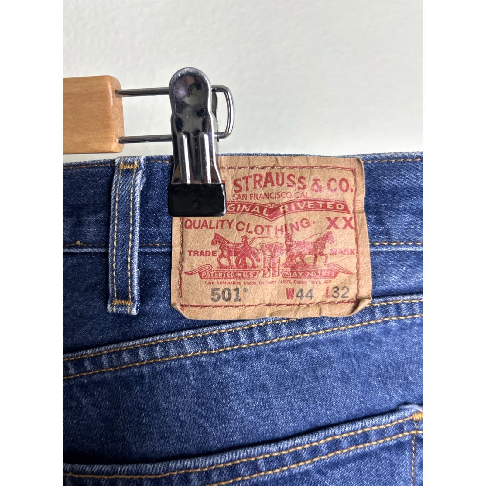 Levi's VINTAGE Levi’s 501 Jeans Men 42x30 Medium Wash Button Fly Blue Straight Mens Size US 42 / EU 58 - 7 Thumbnail