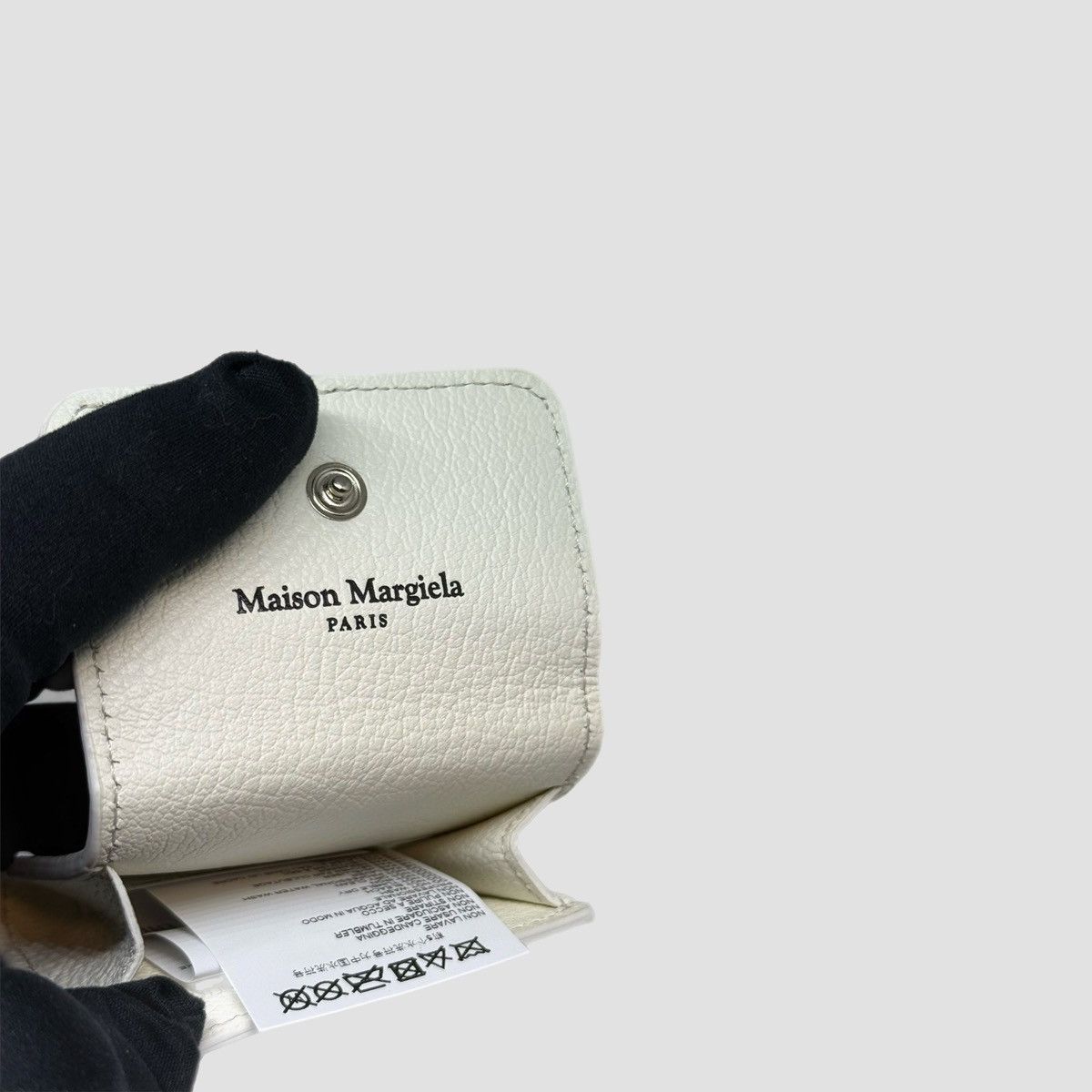 Maison Margiela Maison Margiela Strapped Airpods Pro Case White Size ONE SIZE - 7 Thumbnail