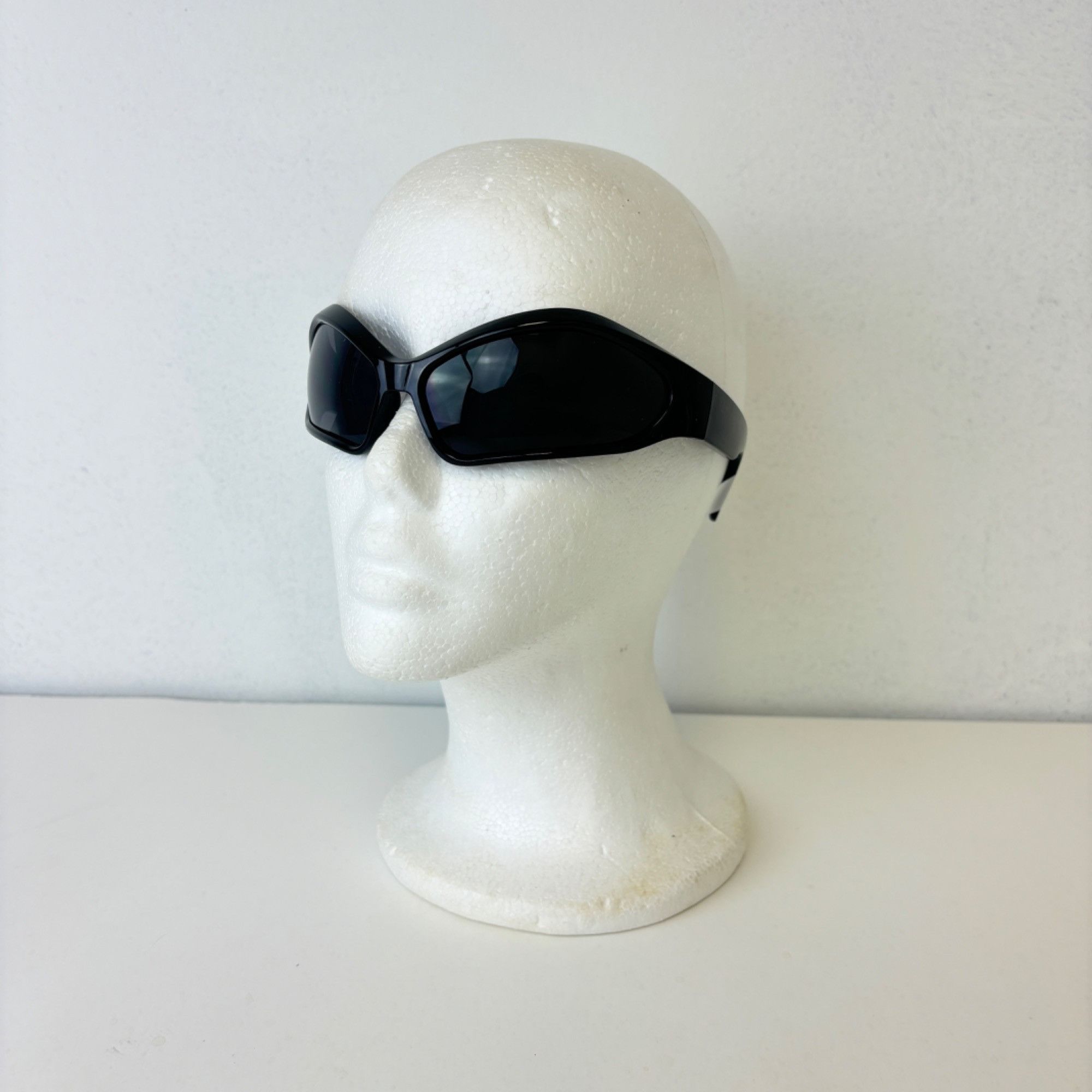 Other Y2K Black Wavy Sunglasses Size ONE SIZE - 1 Thumbnail