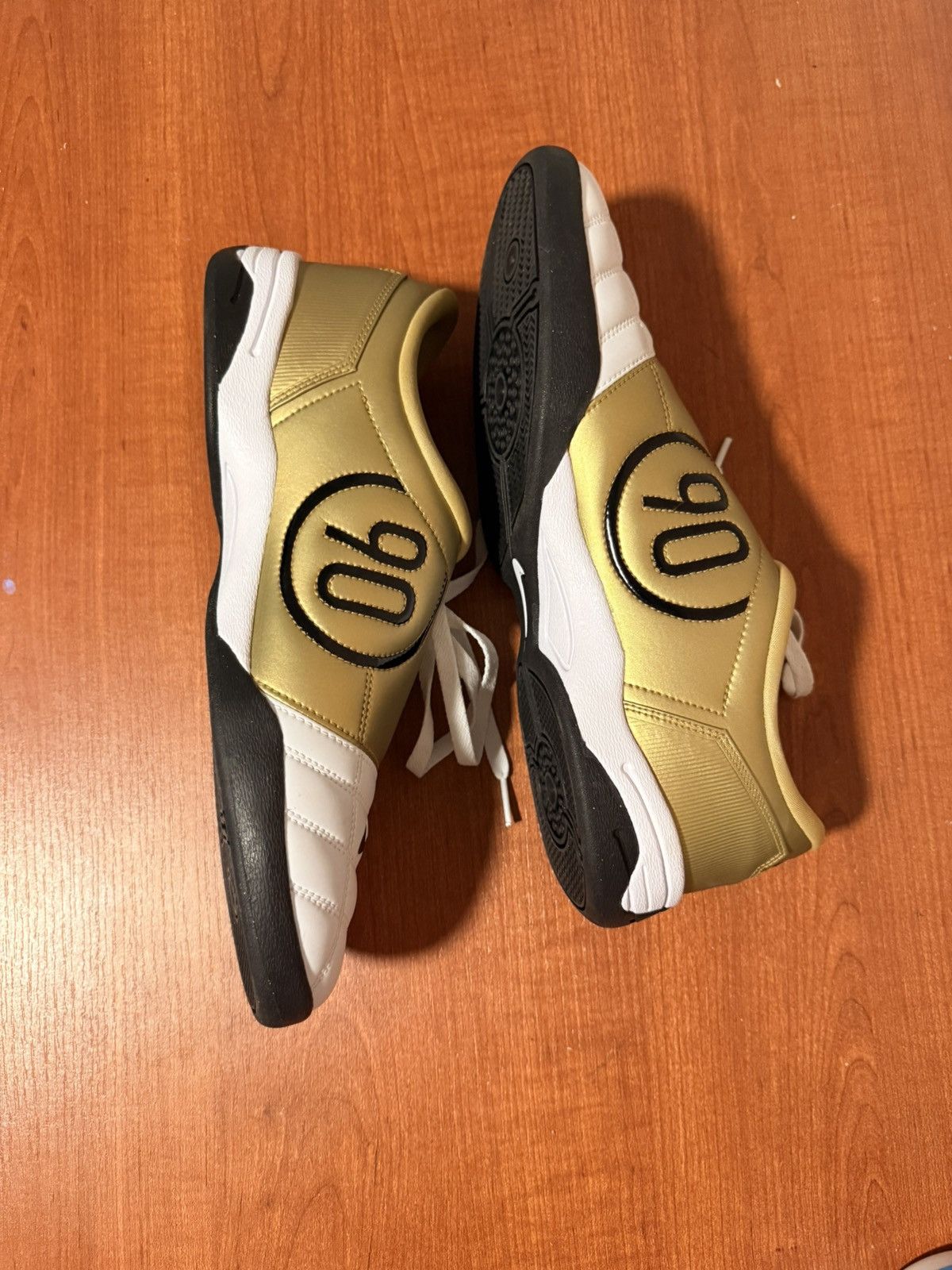 Nike White metallic total 90 Size US 11.5 / EU 44-45 - 2 Thumbnail