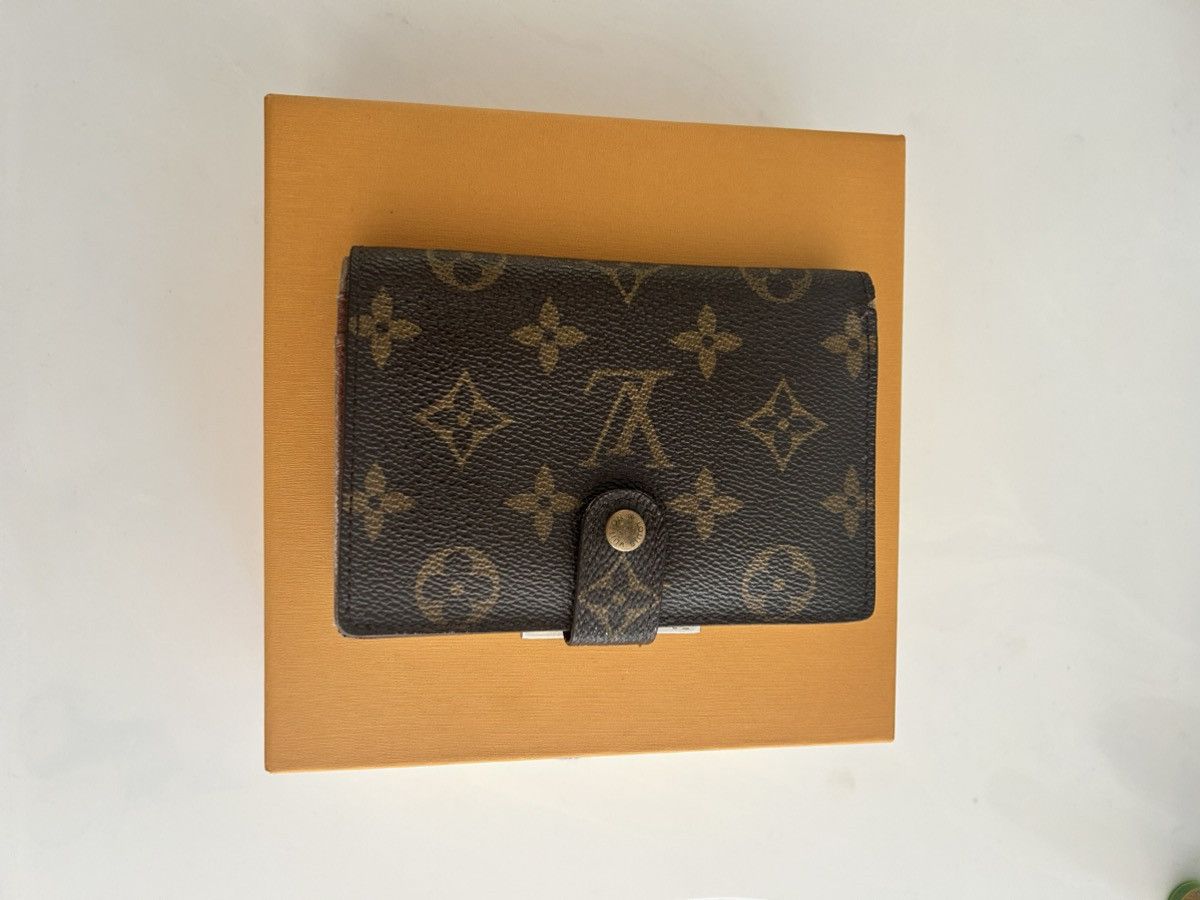 Louis Vuitton Monogram Leather Wallet Gold Clasp Size ONE SIZE - 2 Thumbnail