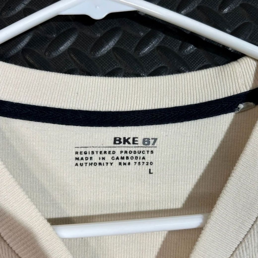 BKE BKE 67 Shirt Men L Cream Long Sleeve Striped Crew Neck T Shirt Boys? Size US L / EU 52-54 / 3 - 3 Thumbnail
