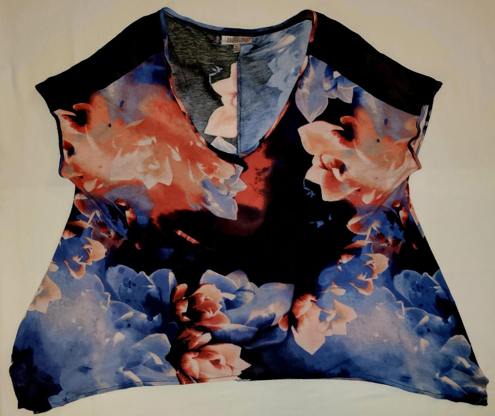 Designer JLo women's XL short sleeved blouse Size XL / US 12-14 / IT 48-50 - 1 Thumbnail
