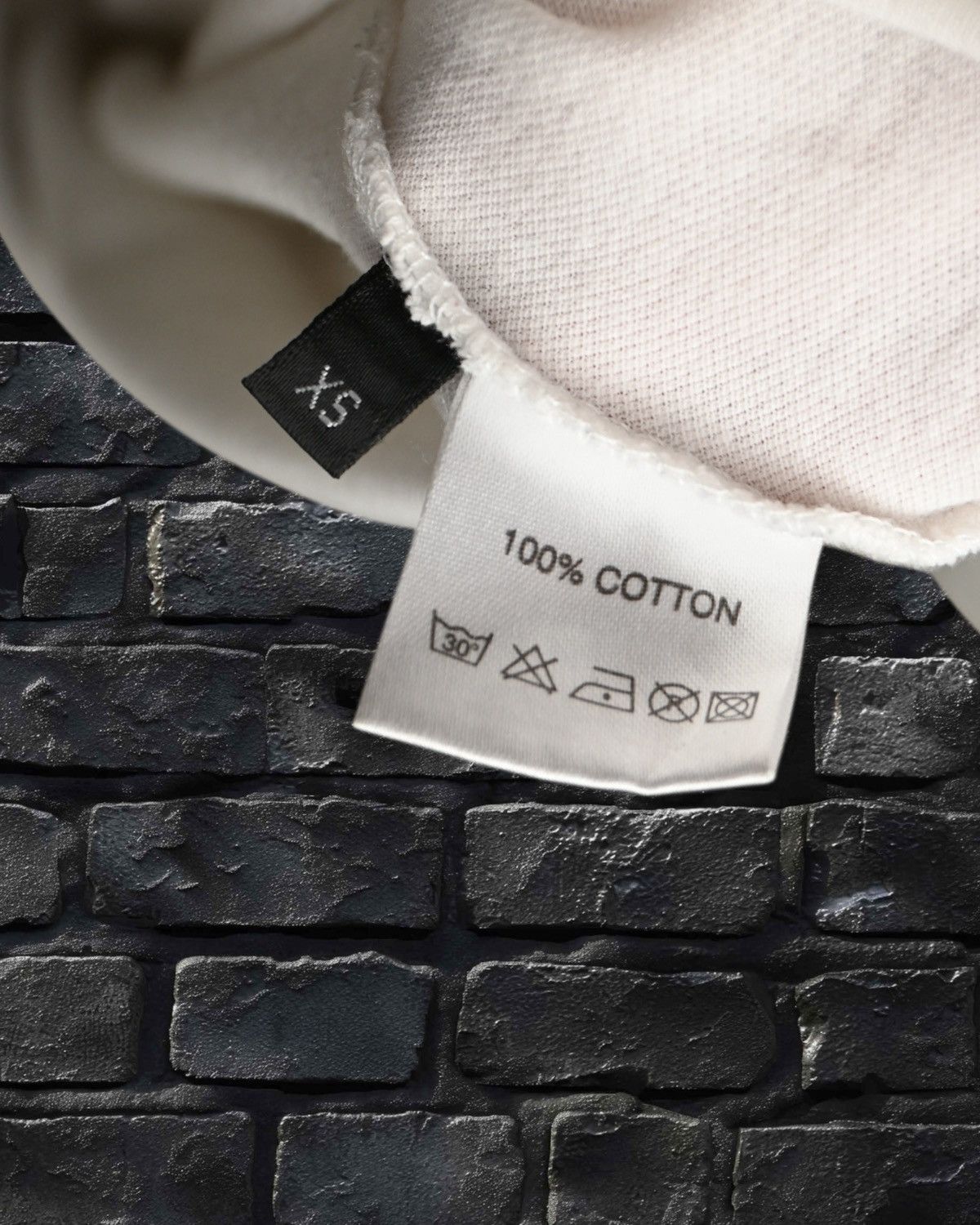 Kris Van Assche Kris Van Assche Contrast V-Neck T-Shirt Size US XS / EU 42 / 0 - 4 Thumbnail