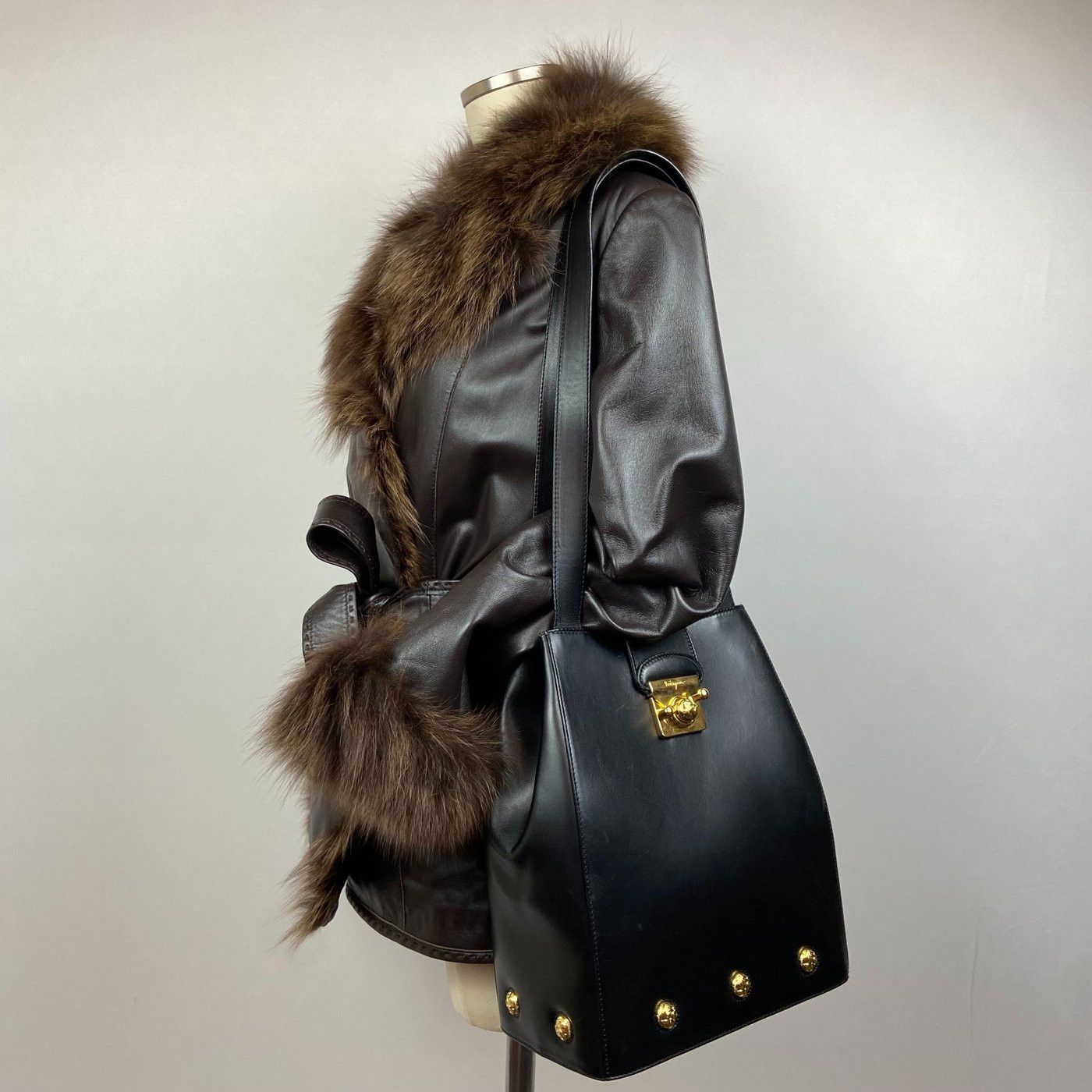 Salvatore Ferragamo Salvatore Ferragamo Gancini Black Bucket Shoulder Bag Size ONE SIZE - 22 Thumbnail