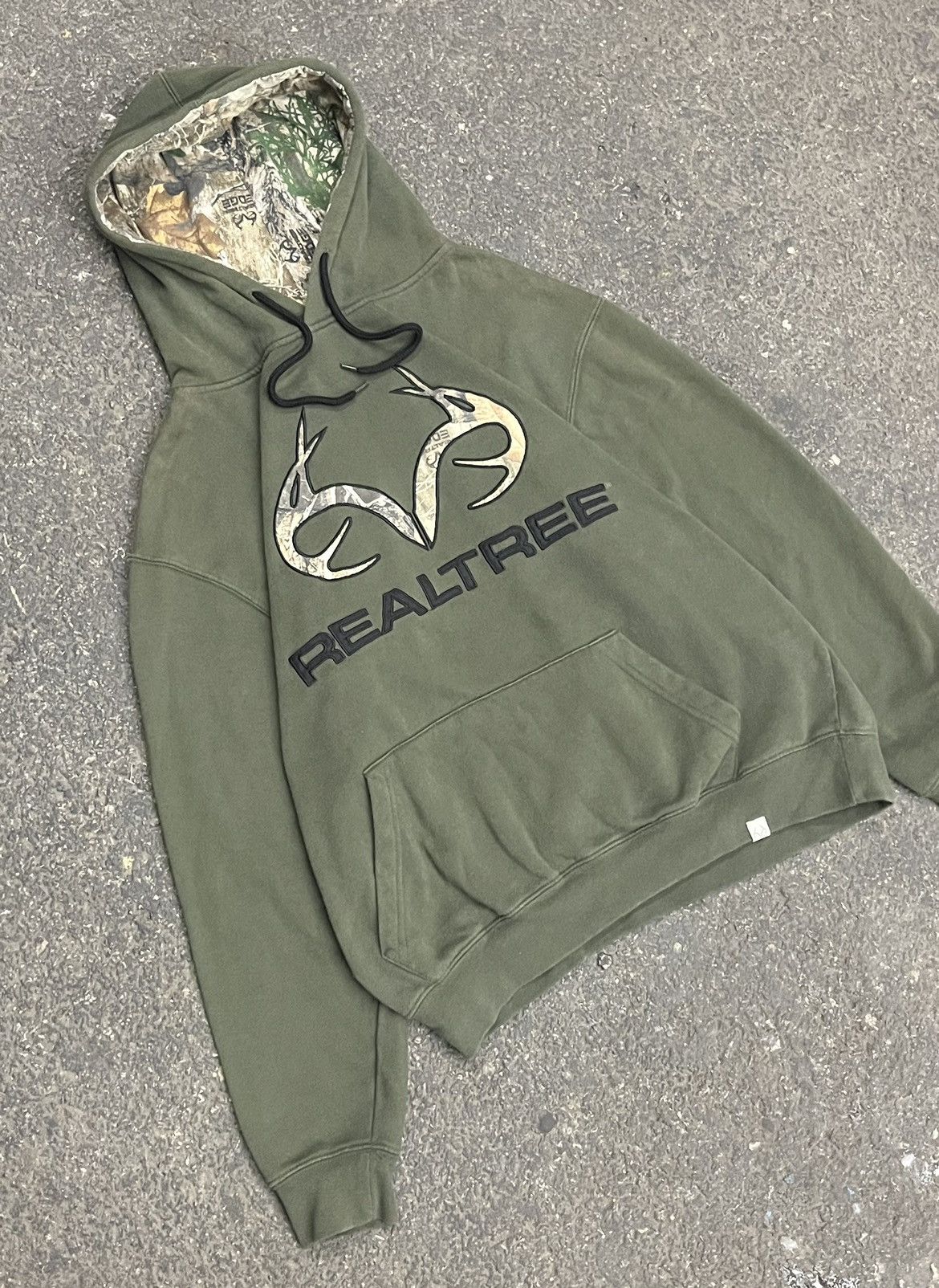 Realtree × Vintage Real tree camo vintage y2k earth tone streetwear hype skater Size US L / EU 52-54 / 3 - 1 Thumbnail