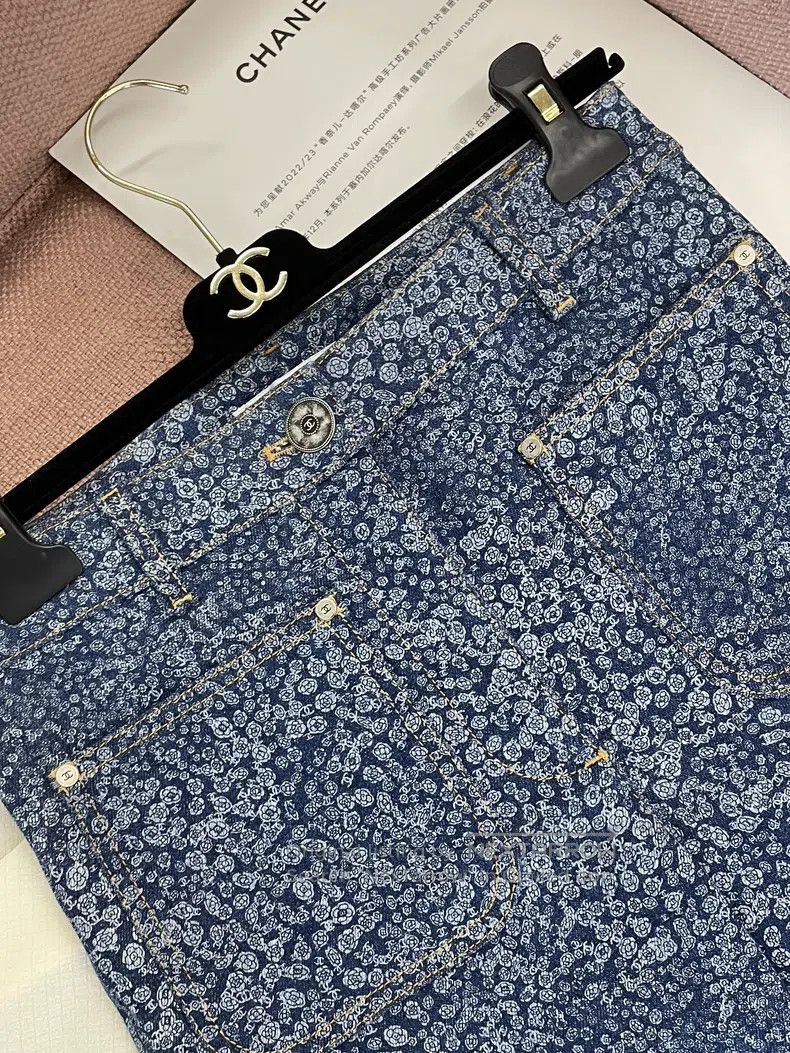 Chanel Chanel 21B blue camelia printed jeans Size 24" / US 00 / IT 34 - 2 Thumbnail