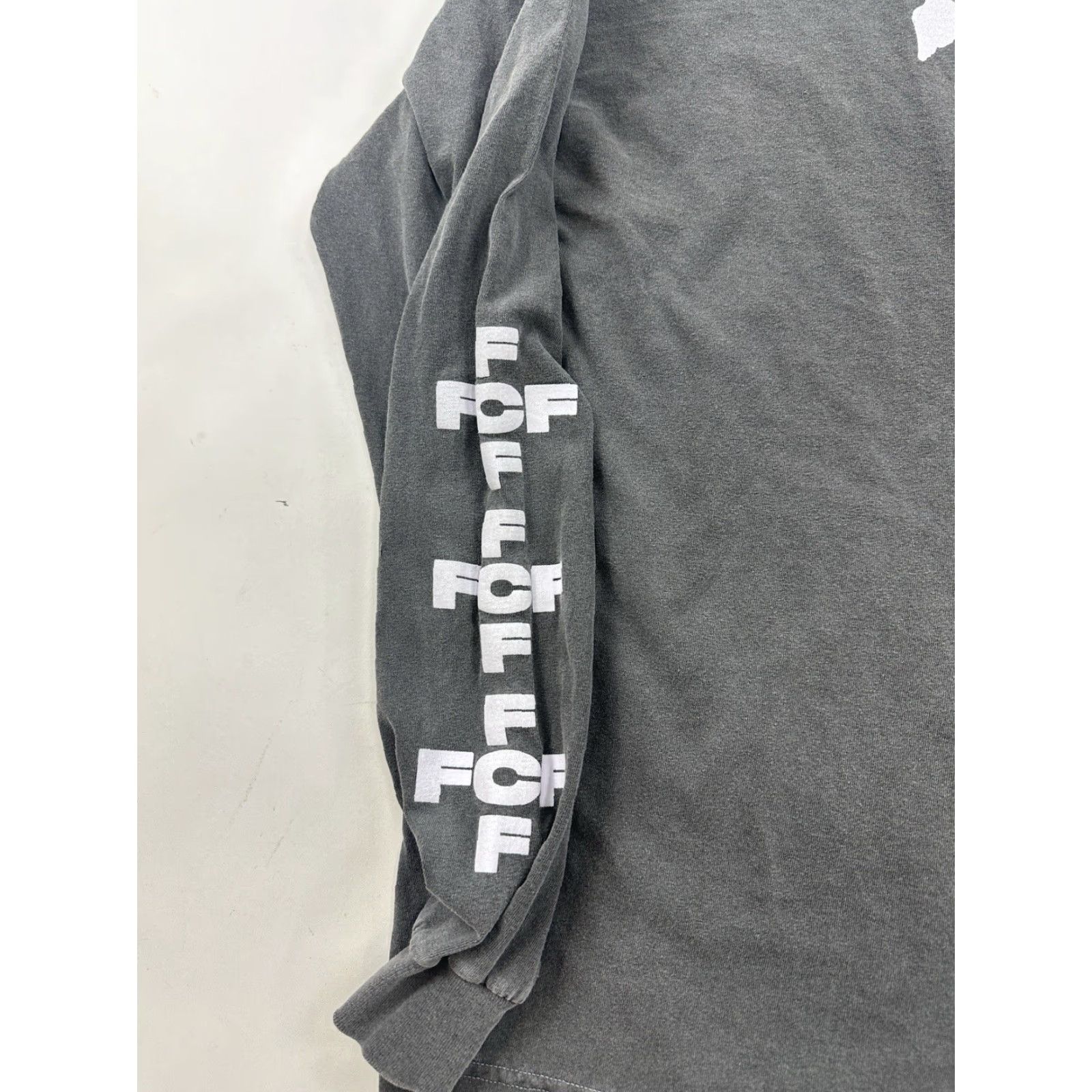 Vintage FRESH CUT FLOWERS Shirt Mens Small Gray Long Sleeve Crew Neck Logo Center Flower Pullover Regular Fit - Mens Size US S / EU 44-46 / 1 - 3 Thumbnail