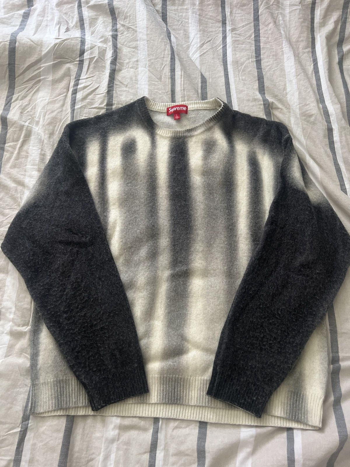 トップス Supreme BLURRED LOGO SWEATER BLACK Supreme Blurred Logo Sweater (FW23) - $178