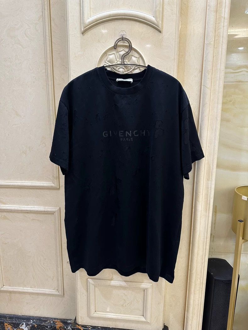 Givenchy Givenchy Black letter distressed short-sleeve, size M Size US M / EU 48-50 / 2 - 1 Thumbnail