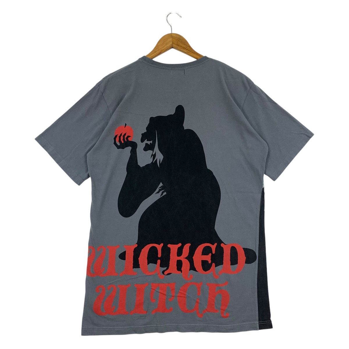 Cartoon Network × Disney WICKED WITCH Villian Snow white and seven dwarf Disney tee Size US L / EU 52-54 / 3 - 1 Thumbnail
