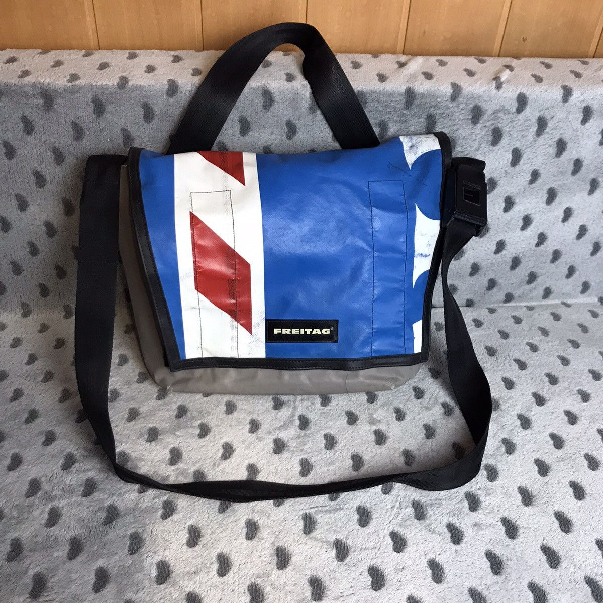 Freitag × Streetwear × Vintage Vintage Freitag Roy Laptop Crossbody Bag |  Grailed