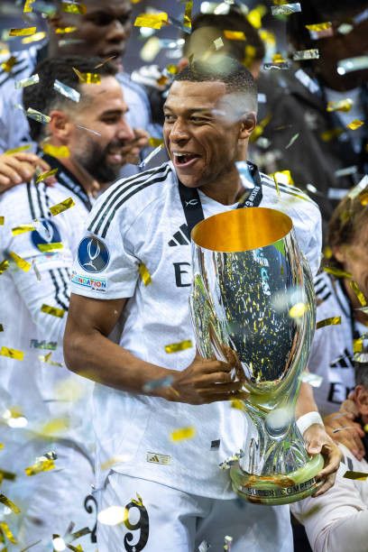 Adidas Real madrid super cup 2024 kylian mbappe jersey football Size US L / EU 52-54 / 3 - 15 Thumbnail