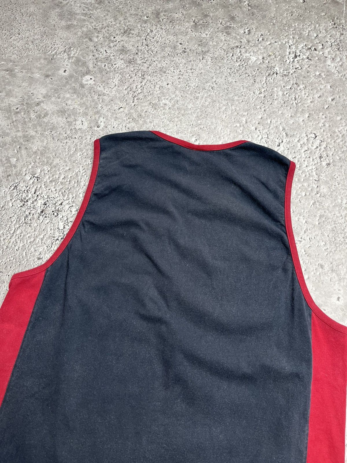 Nike Vintage Nike Tank Top Mens Size L Faded Sleeveless Shirt Size US L / EU 52-54 / 3 - 11 Thumbnail