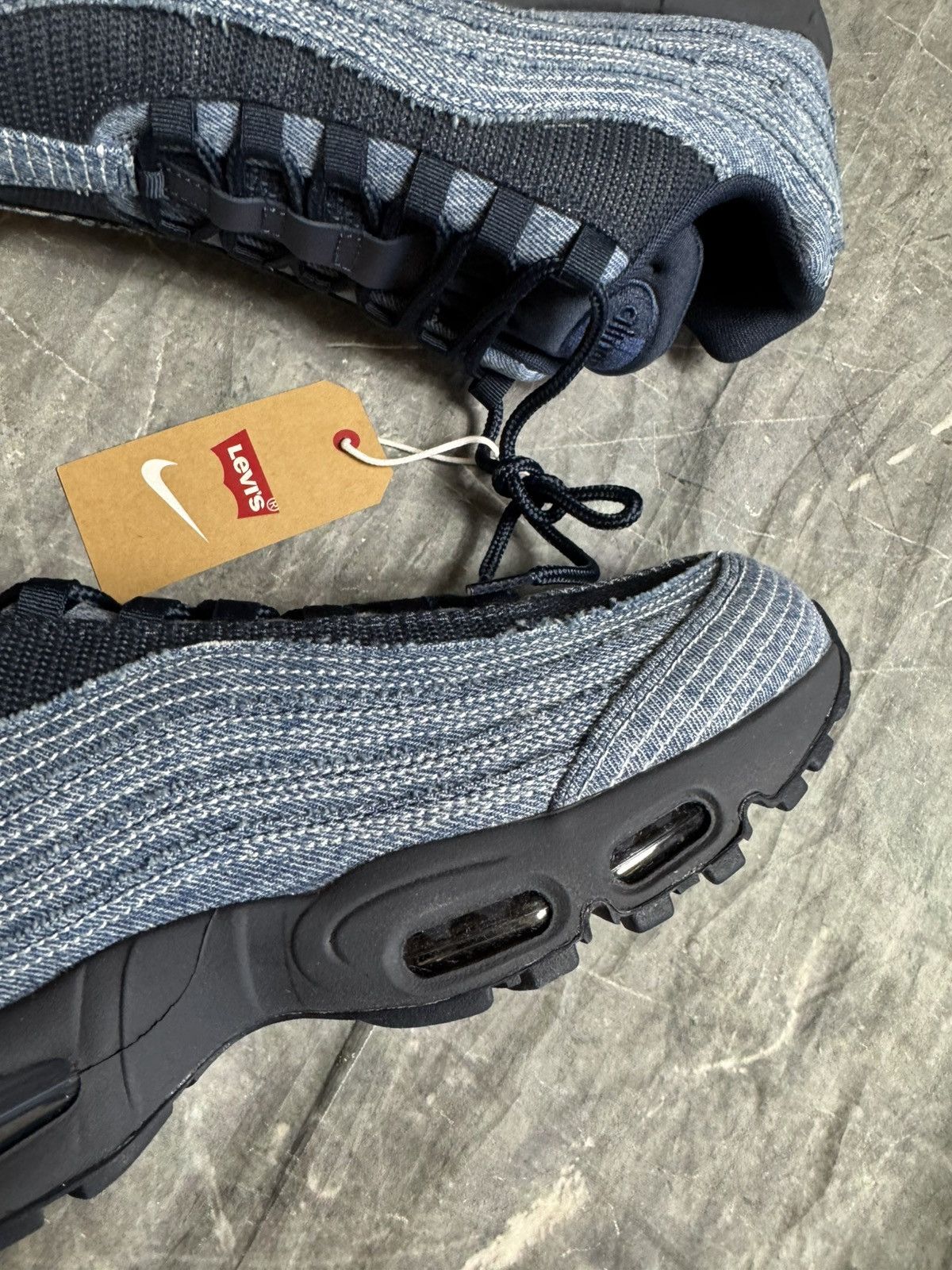 Levi's × Nike Levis x Nike Air Max 95 Size 12 Size US 12 / EU 45 - 4 Thumbnail