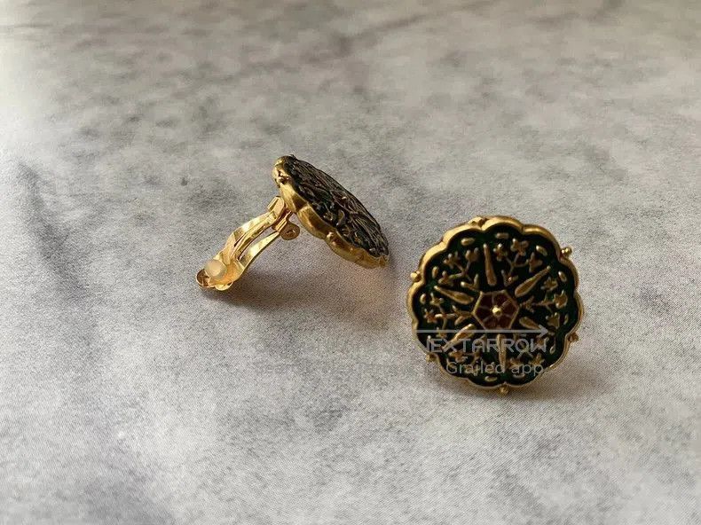 Vintage 1980s Kenzo Enamel Relief Clip Earrings. Size ONE SIZE - 7 Thumbnail