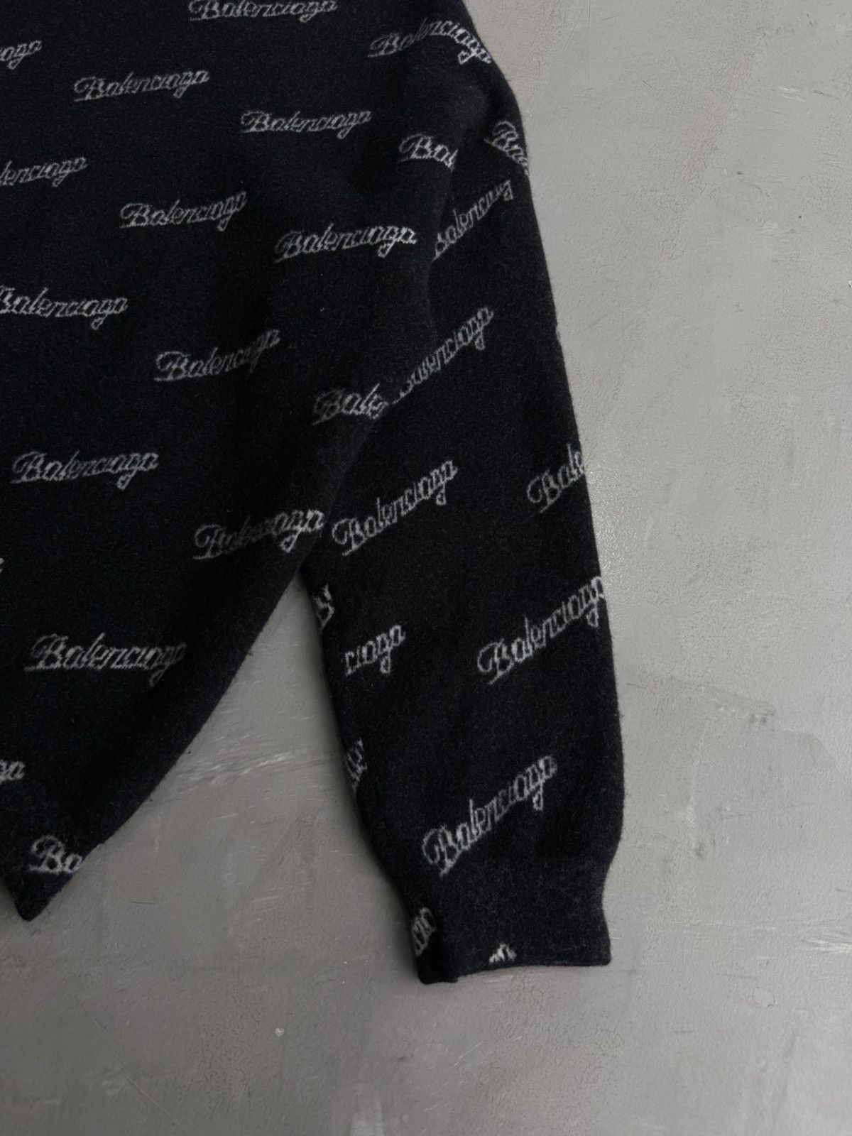 Balenciaga Balenciaga - Cursive Script All Over Print Crewneck Size US L / EU 52-54 / 3 - 4 Thumbnail