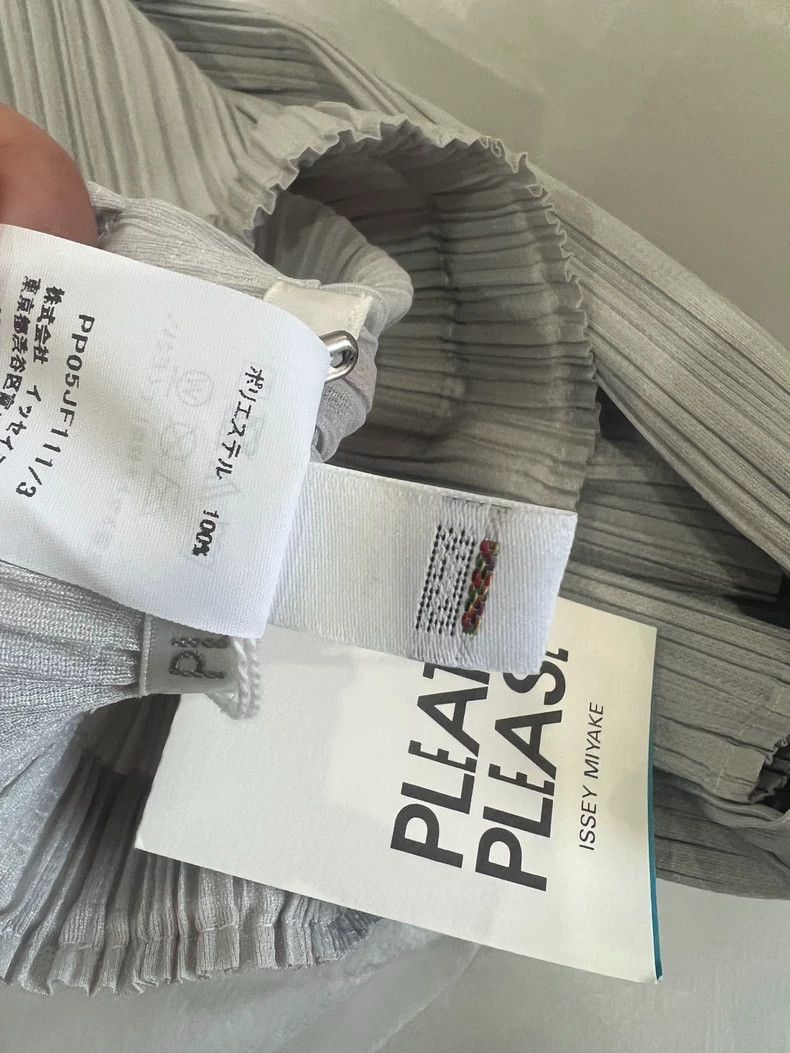 Issey Miyake Issey Miyake size:3 Light grey pleated trousers Size 22" - 2 Thumbnail
