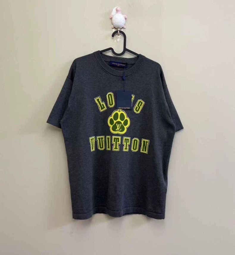Louis Vuitton Louis Vuitton Gray Paw Logo Knit Tee-yf Size US M / EU 48-50 / 2 - 1 Thumbnail
