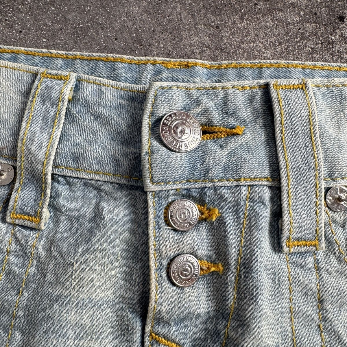 True Religion True Religion Y2K Distressed Denim Sexy Mini Skirt Size 27" / US 4 / IT 40 - 9 Thumbnail