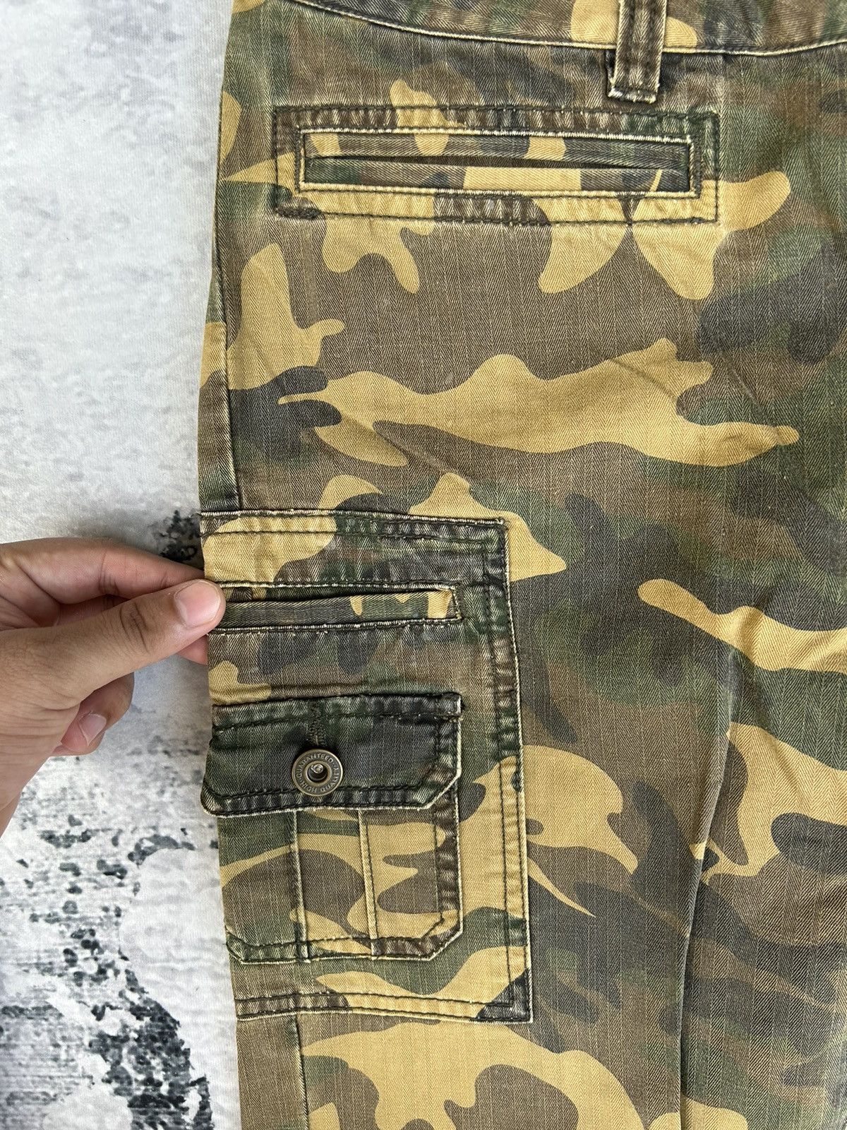 Takeo Kikuchi Takeo Kikuchi Camo Cargo Pants Size 29" - 10 Thumbnail