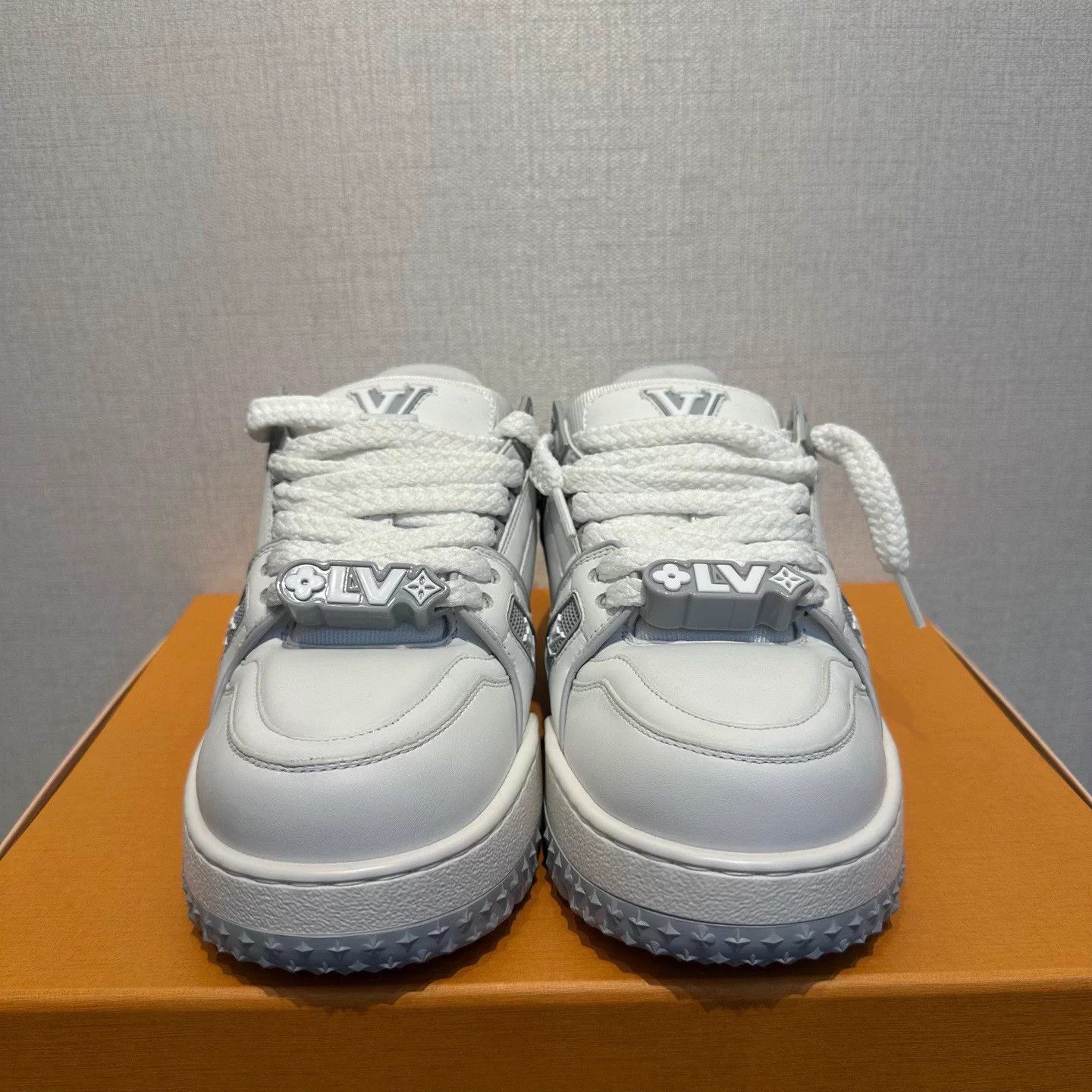 Louis Vuitton Louis Vuitton Gray/White Puffy Trainer 38 New Size US 7 / IT 37 - 2 Thumbnail