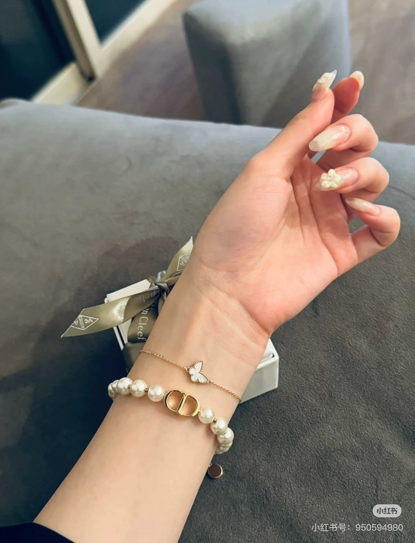 Van Cleef & Arpels VCA MOP Butterfly Bracelet w/ box, card 2012 JB Size ONE SIZE - 6 Thumbnail