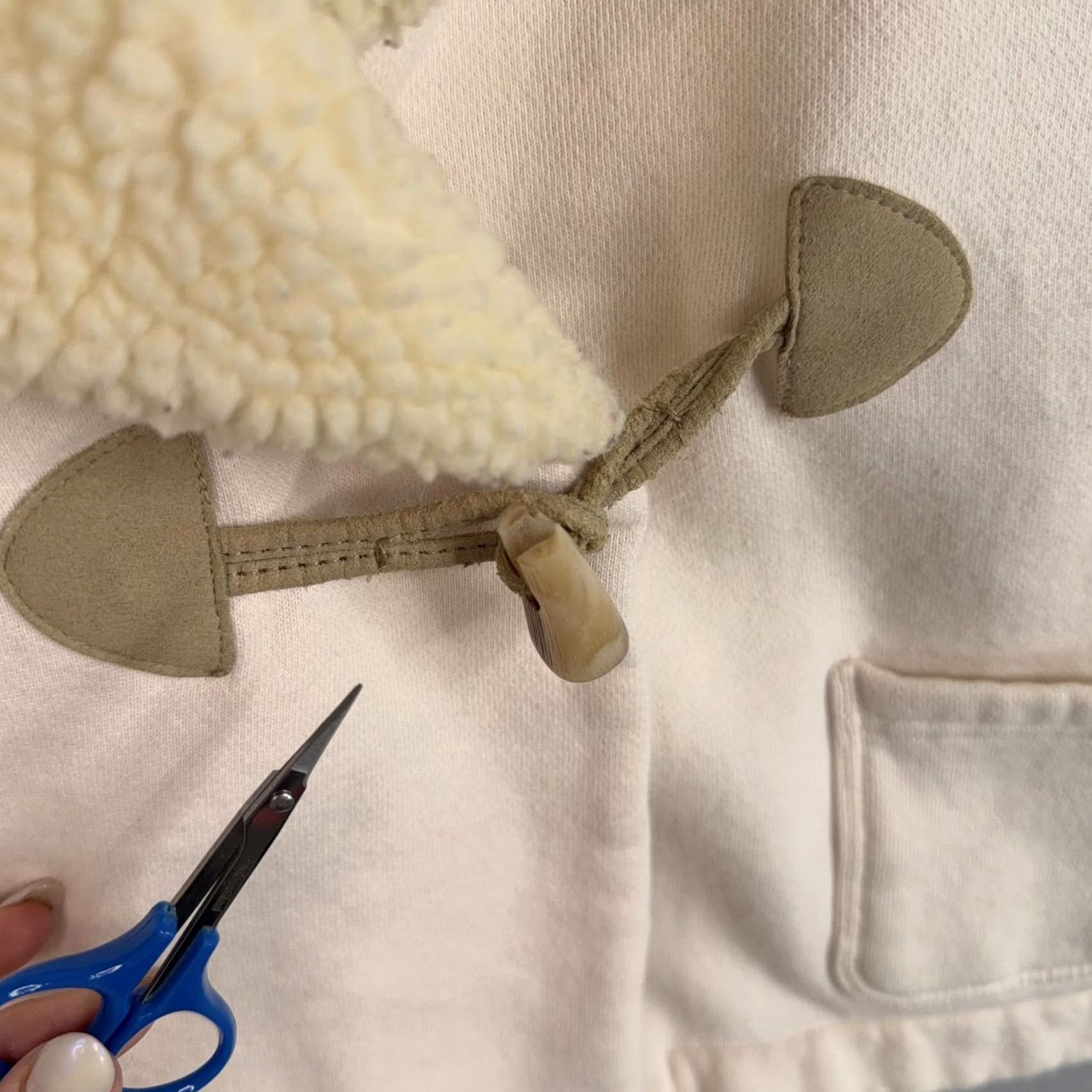 Ralph Lauren Lauren Ralph Lauren Jacket Womens Large White Sherpa Fleece Shawl Collar Toggle Size L / US 10 / IT 46 - 5 Thumbnail
