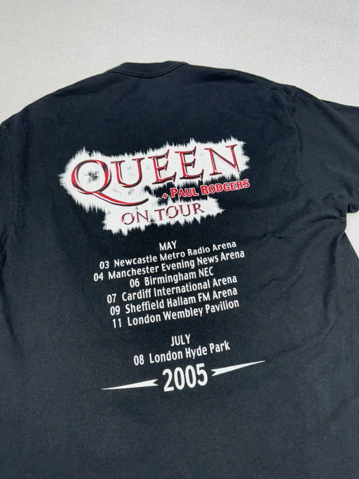 Vintage Men’s Vintage Queen + Paul Rodgers On Tour 2005 T-Shirt Size US L / EU 52-54 / 3 - 5 Thumbnail