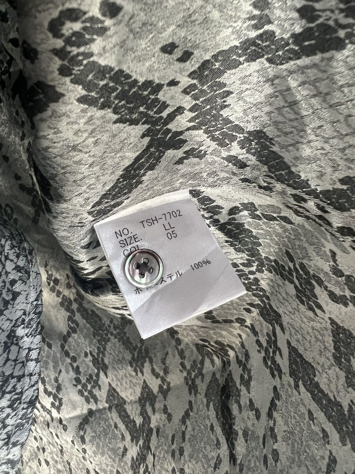 A.F.F.A. Y2K Tornardo Mart 🇯🇵 Exotic Snakeskin Polyester Button Shirt Size US M / EU 48-50 / 2 - 7 Thumbnail