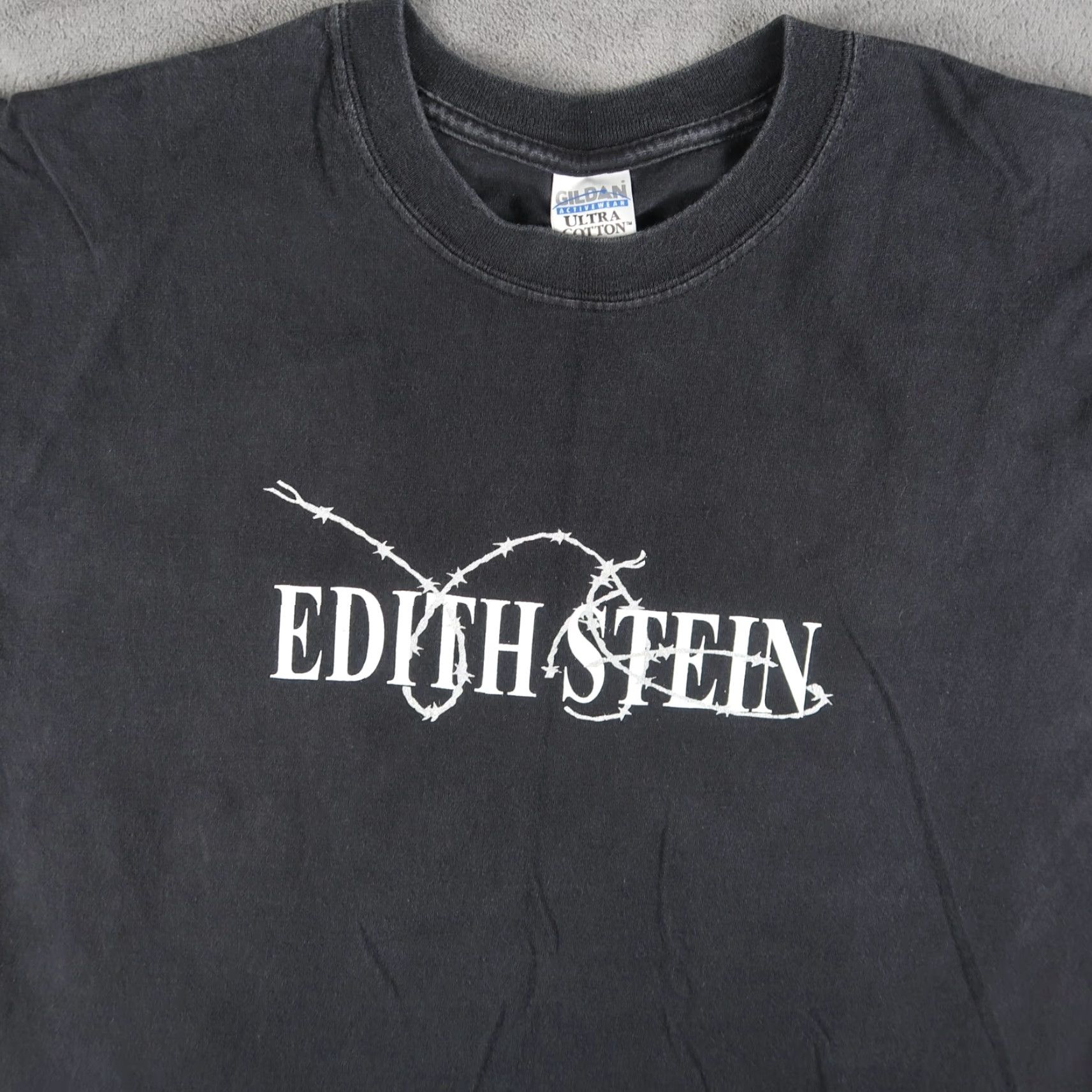 Gildan VINTAGE Gildan T-Shirt Men Large Black Art Logo Short Sleeve Crew Neck 2000s Size US L / EU 52-54 / 3 - 3 Thumbnail