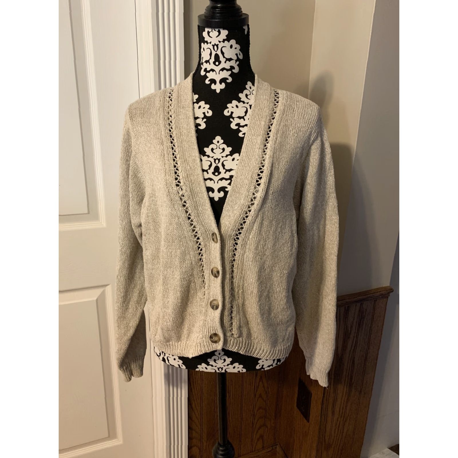 Vintage Womens Cardigan Sweater V-Neck Long Sleeve SZ S Beige Liz Caliborne Sport Size S / US 4 / IT 40 - 2 Thumbnail