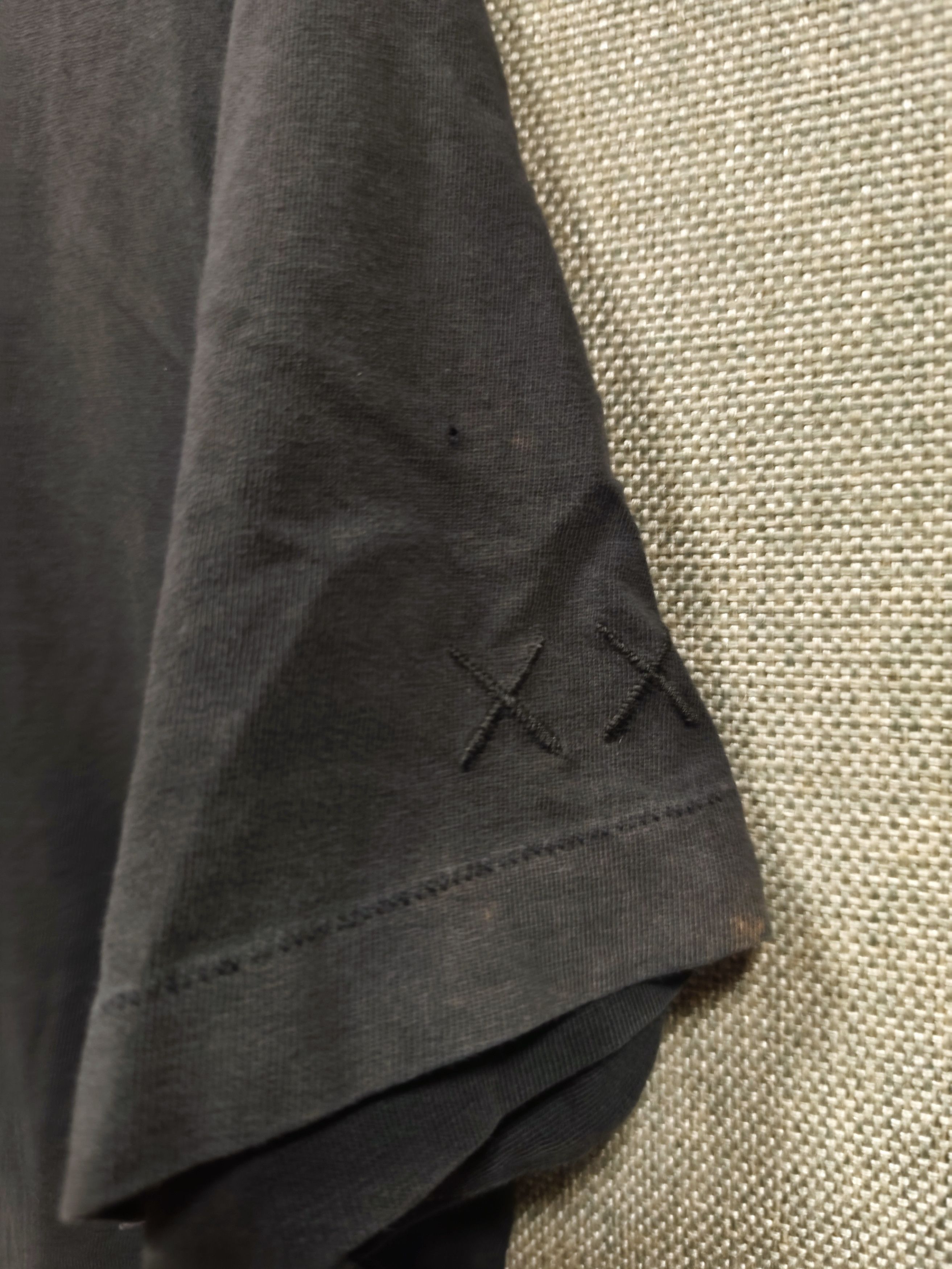 Kaws T shirt kaws x uniqlo Size US L / EU 52-54 / 3 - 2 Thumbnail