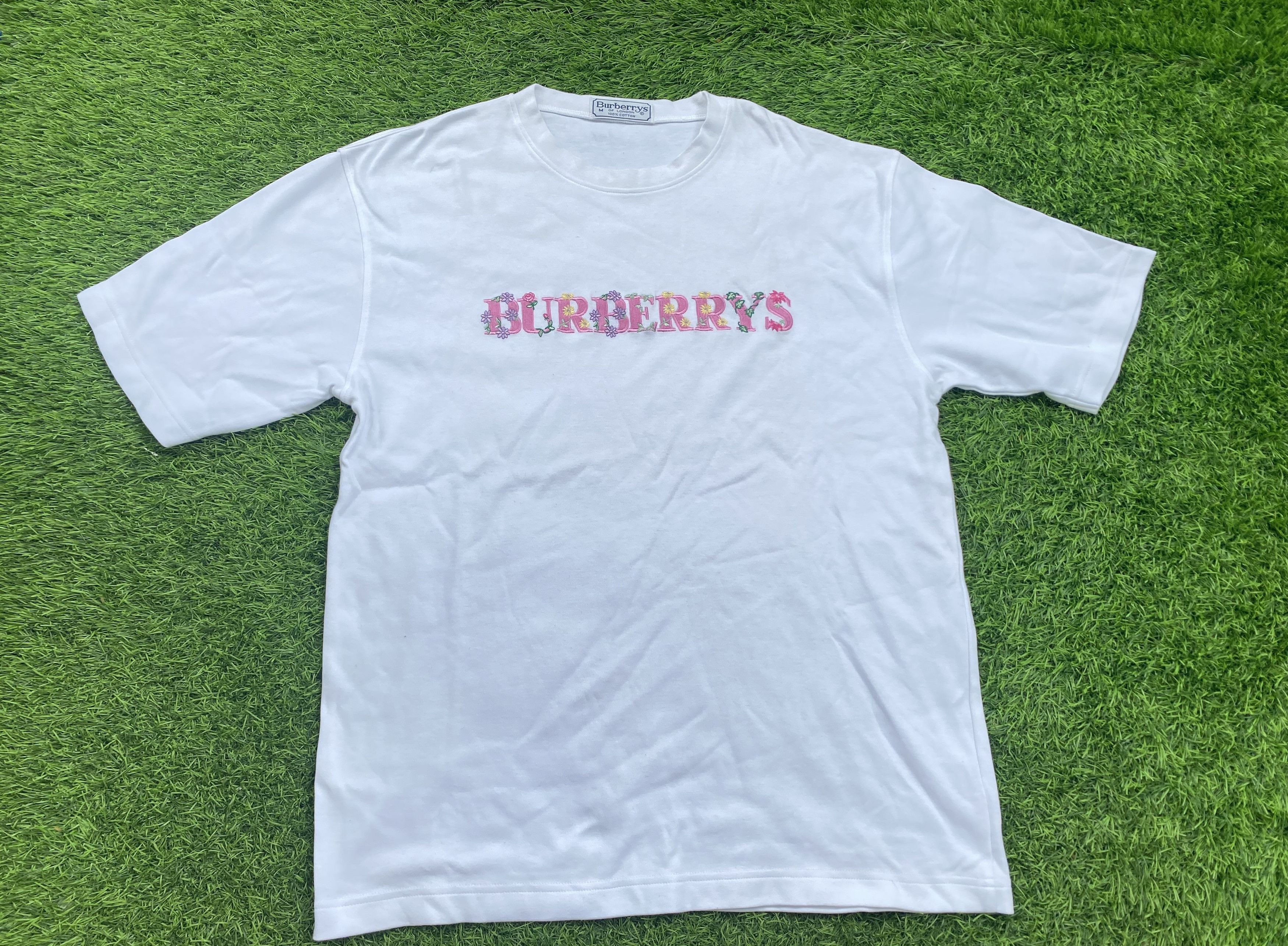 Burberry Vintage Burberry Spellout White Oversize Tees Size M / US 6-8 / IT 42-44 - 1 Thumbnail