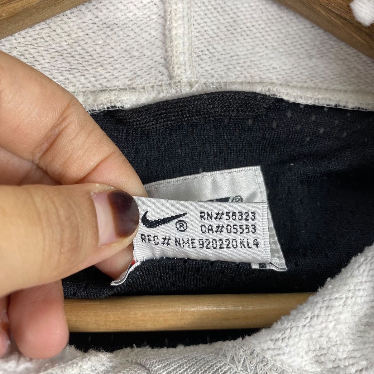 Nike × Vintage Vintage 90's NIKE Small Logo Distressed Women Hooded Sweater Size S / US 4 / IT 40 - 9 Thumbnail
