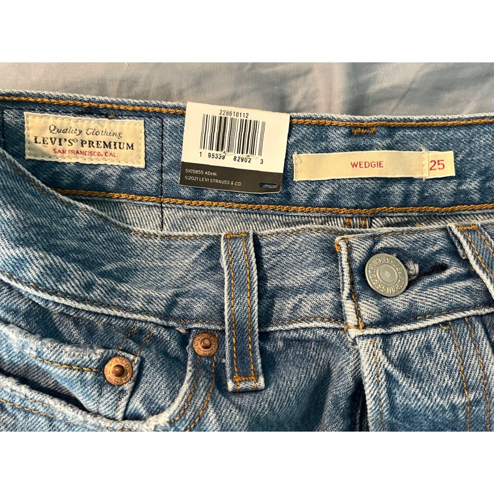 Levi's Levi’s Premium Jeans Size 25 Blue Wedgie Button Fly High Rise Tapered Leg Women Size ONE SIZE - 3 Thumbnail