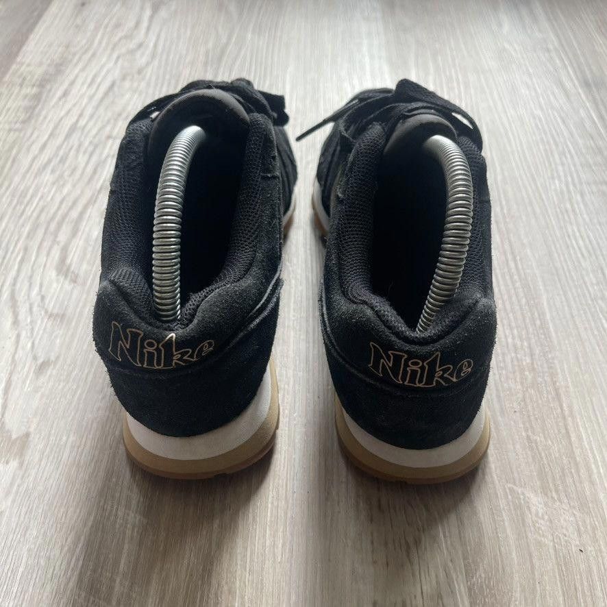 Nike NIKE • WMNS MD Runner 2 SE "Black Gum" (6.5M) Size US 6.5 / EU 39-40 - 8 Thumbnail