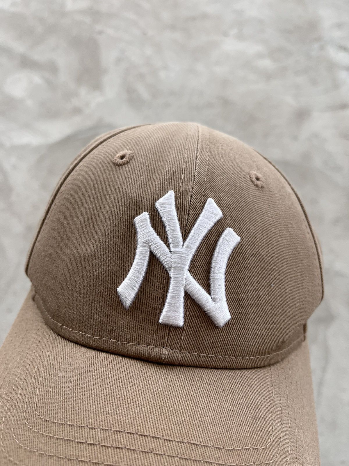 New Era Vintage New Era Beige Cap Embroidered Logo Y2K Avantgarde Size ONE SIZE - 7 Thumbnail