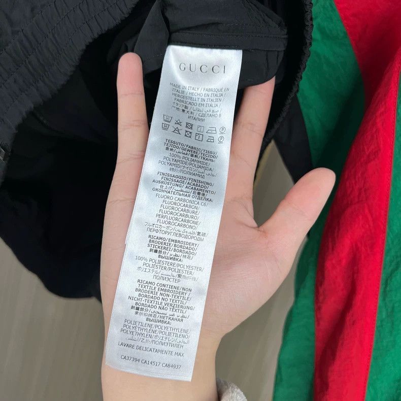 Gucci Gucci Size 10 Red and green embroidered letter zipper wind Size US M / EU 48-50 / 2 - 5 Thumbnail