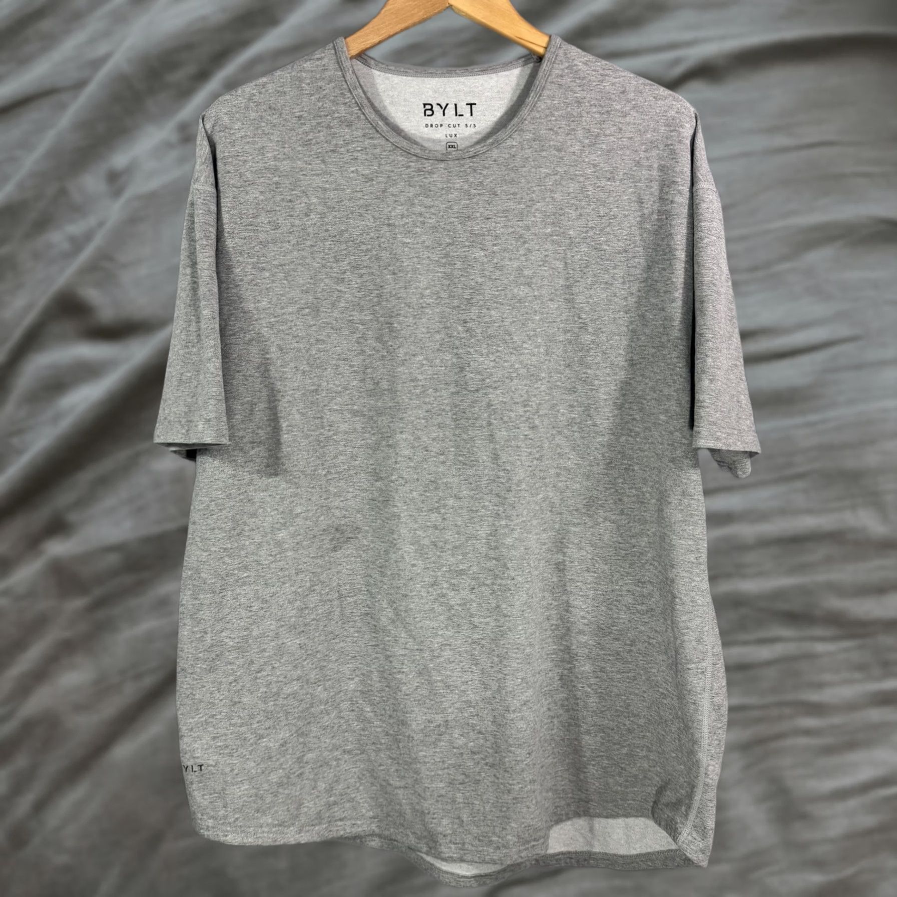 Vintage BYLT Shirt Mens 2XL Gray Short Sleeve Crew Neck Drop Cut Lux T-Shirt Tee Athletic Basic Casual Soft Size US XXL / EU 58 / 5 - 1 Thumbnail