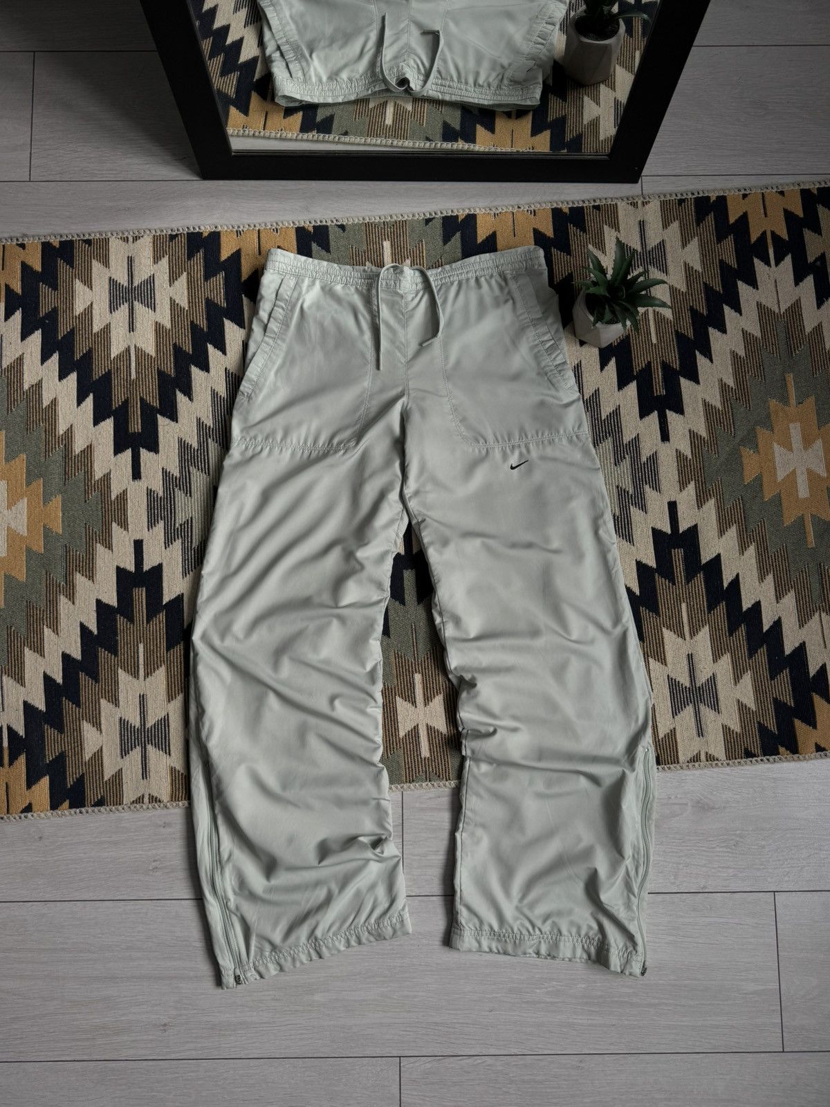 Nike Vintage Nike Nylon Baggy Y2K Pants Size 28" / US 6 / IT 42 - 2 Thumbnail