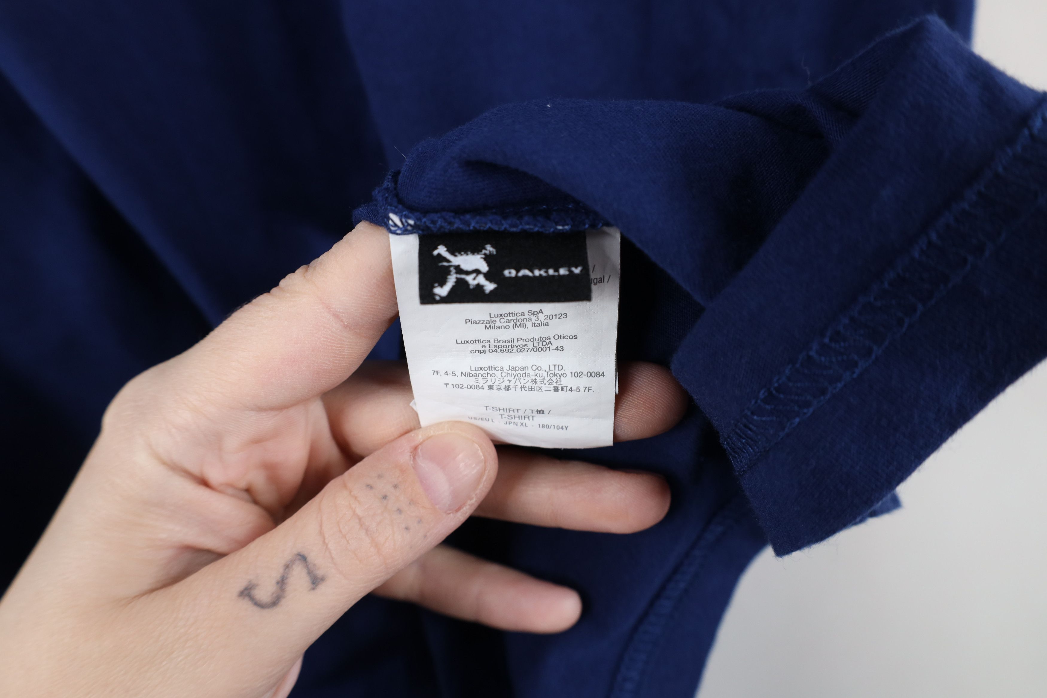 Oakley × Vintage Vintage Y2K Oakley Faded Spell Out Block Letter T-Shirt Blue Size US L / EU 52-54 / 3 - 9 Thumbnail