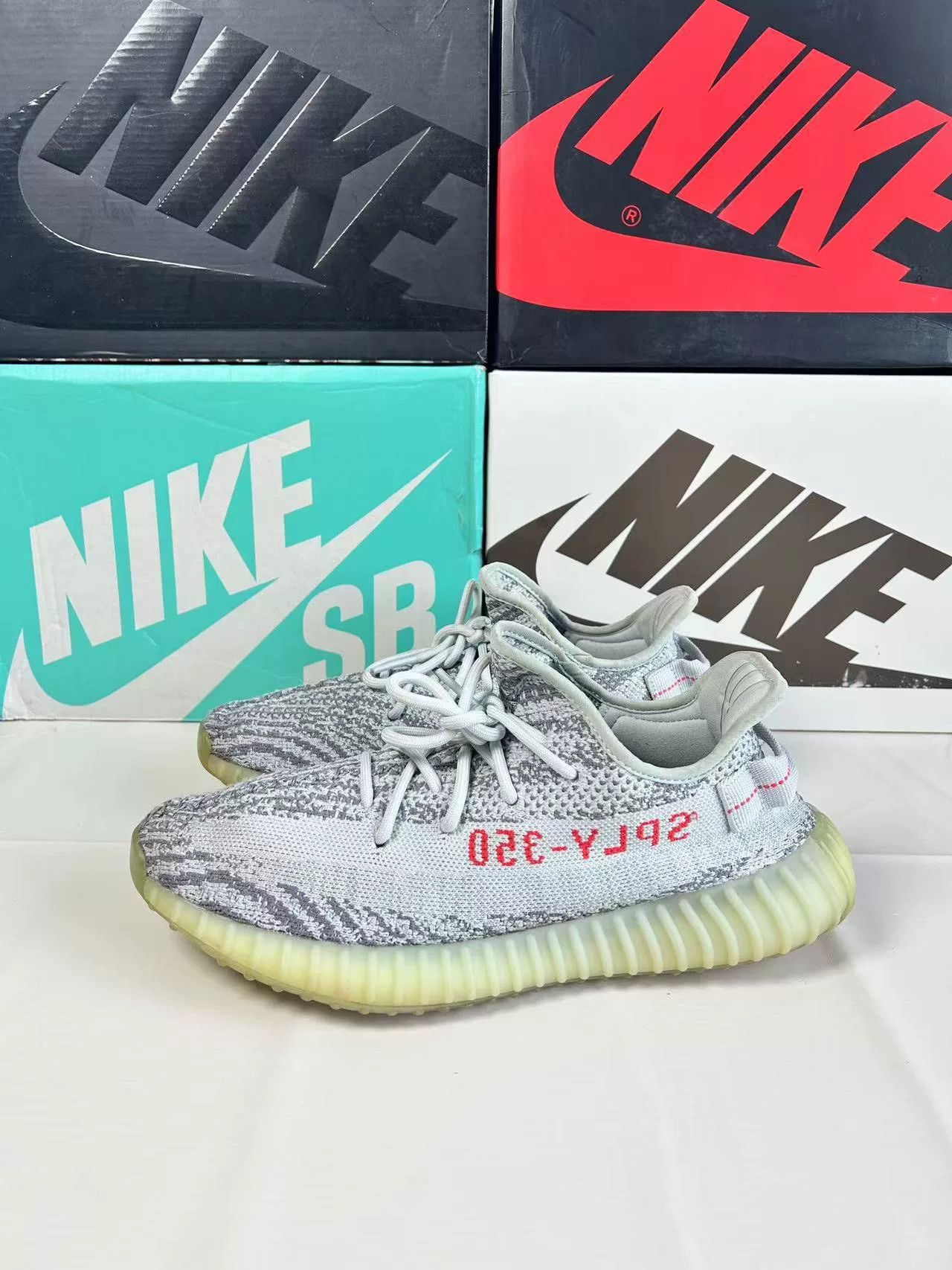 Yeezy Yeezy Lowtop Sneakers 43 Men Size US 10 / EU 43 - 1 Thumbnail