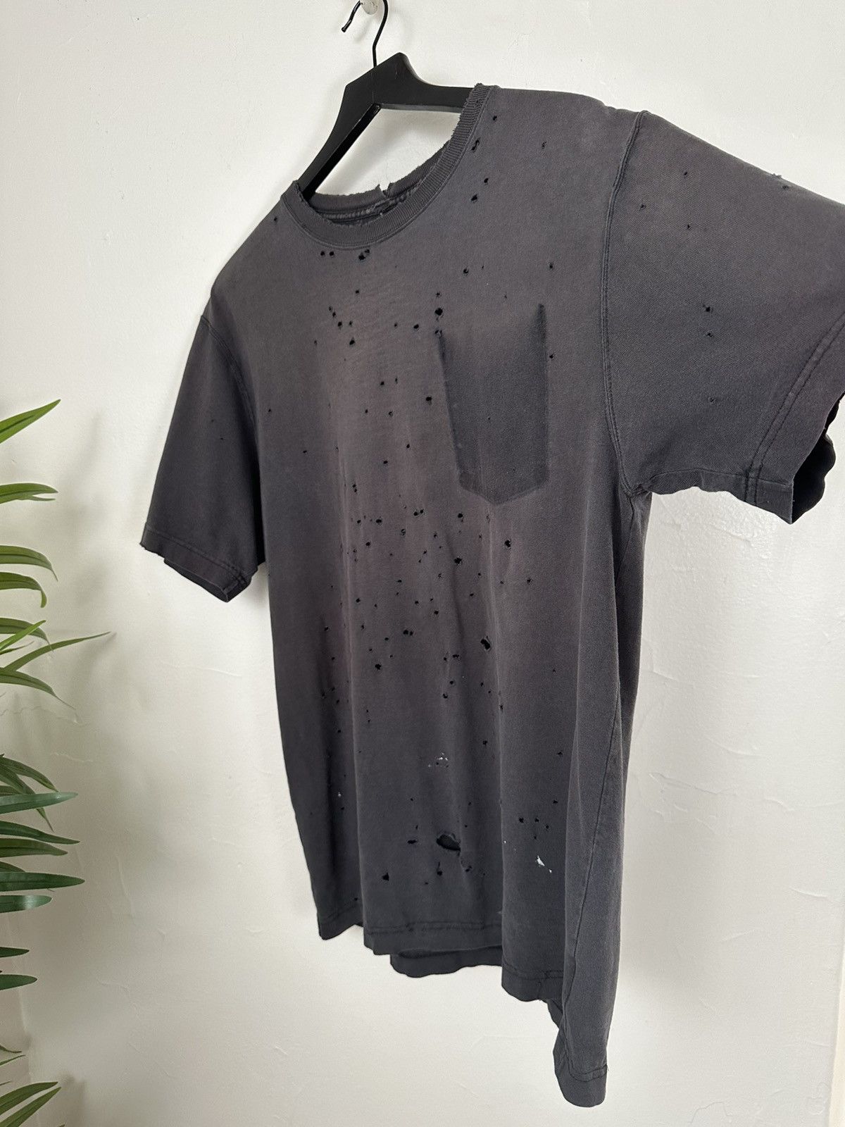 Carhartt (M) ABSOLUTELY BLASTED THRASHED Carhartt T Shirt Size US M / EU 48-50 / 2 - 1 Thumbnail