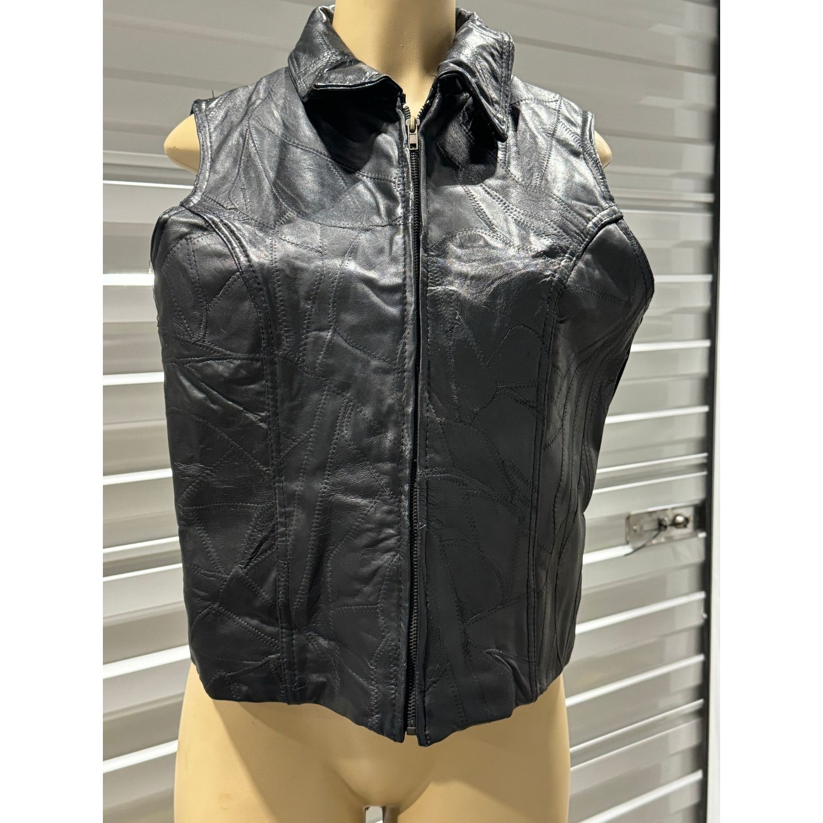 Vintage leather vest Size L / US 10 / IT 46 - 1 Thumbnail