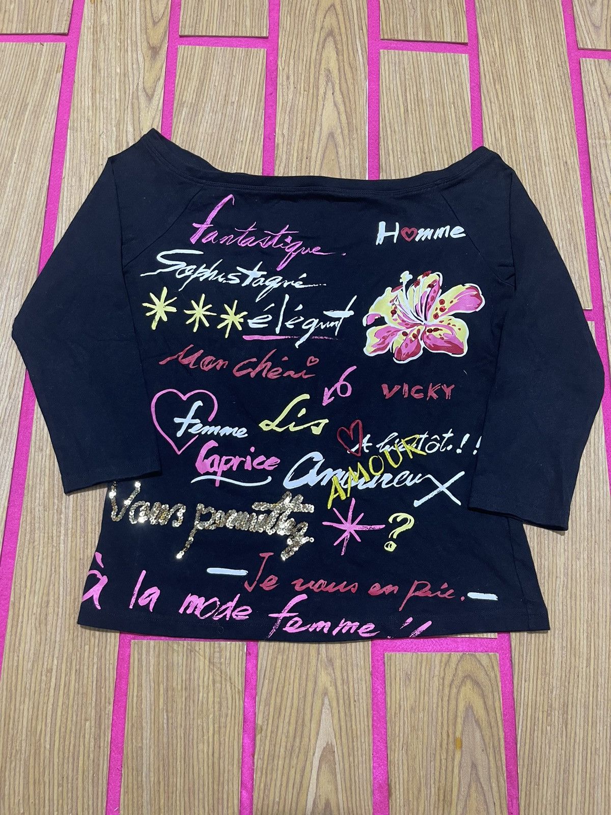 If Six Was Nine Y2K VICKY COUTURE long sleeve tshirt women Size S / US 4 / IT 40 - 1 Thumbnail